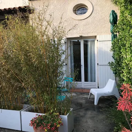 De Cuques T2 Guest house *