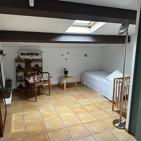 Guest house De Cuques T2 *