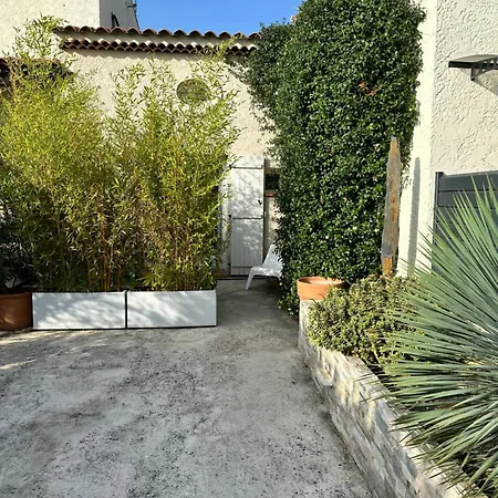 Guest house De Cuques T2 *