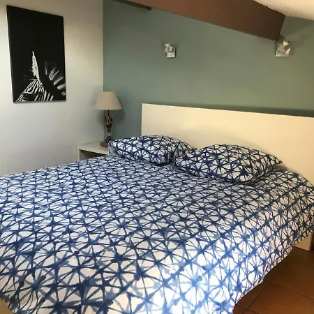Guest house De Cuques T2 *